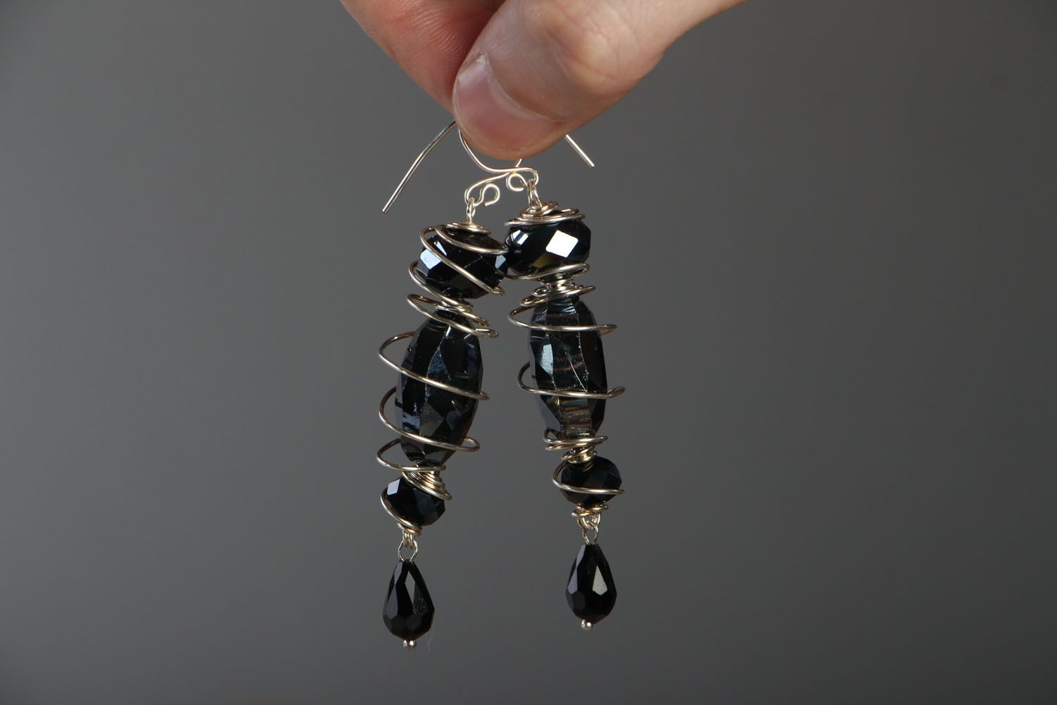Fashionable earrings with crystal beads photo 4