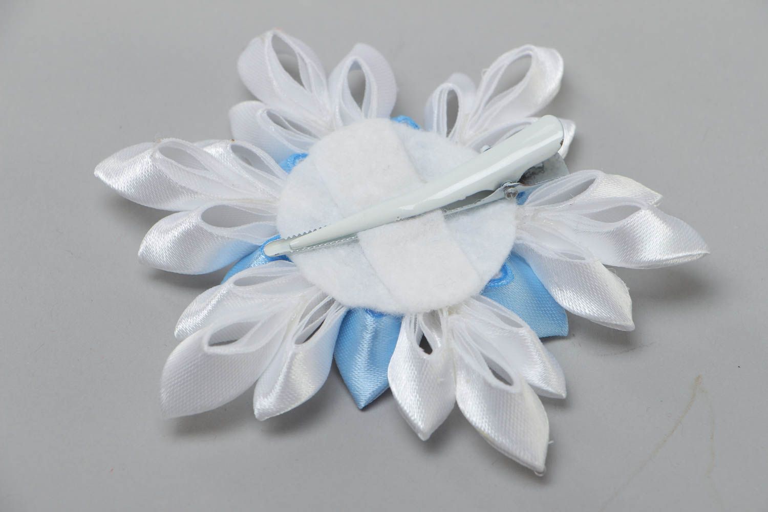 Handmade kanzashi hair clip with white satin ribbons and rhinestones Snowflake photo 4