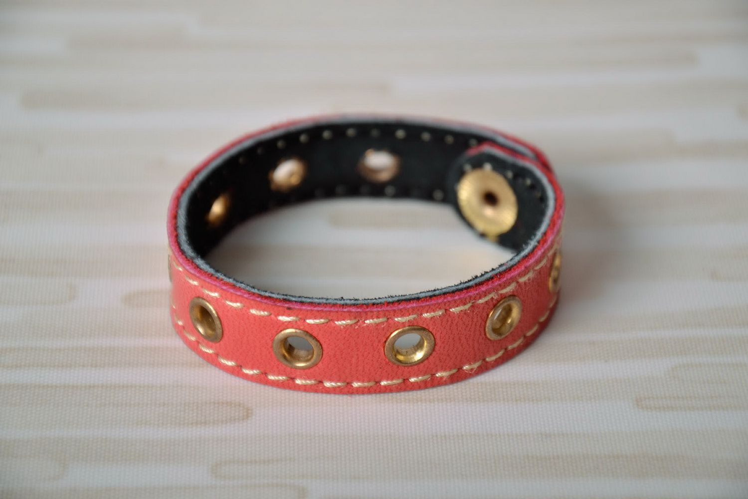 Leather bracelet with button rivets photo 1