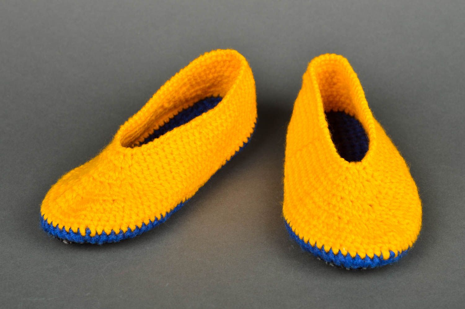 Pantoufles tricotées Chaussons design fait main jaunes Accessoire enfant photo 1