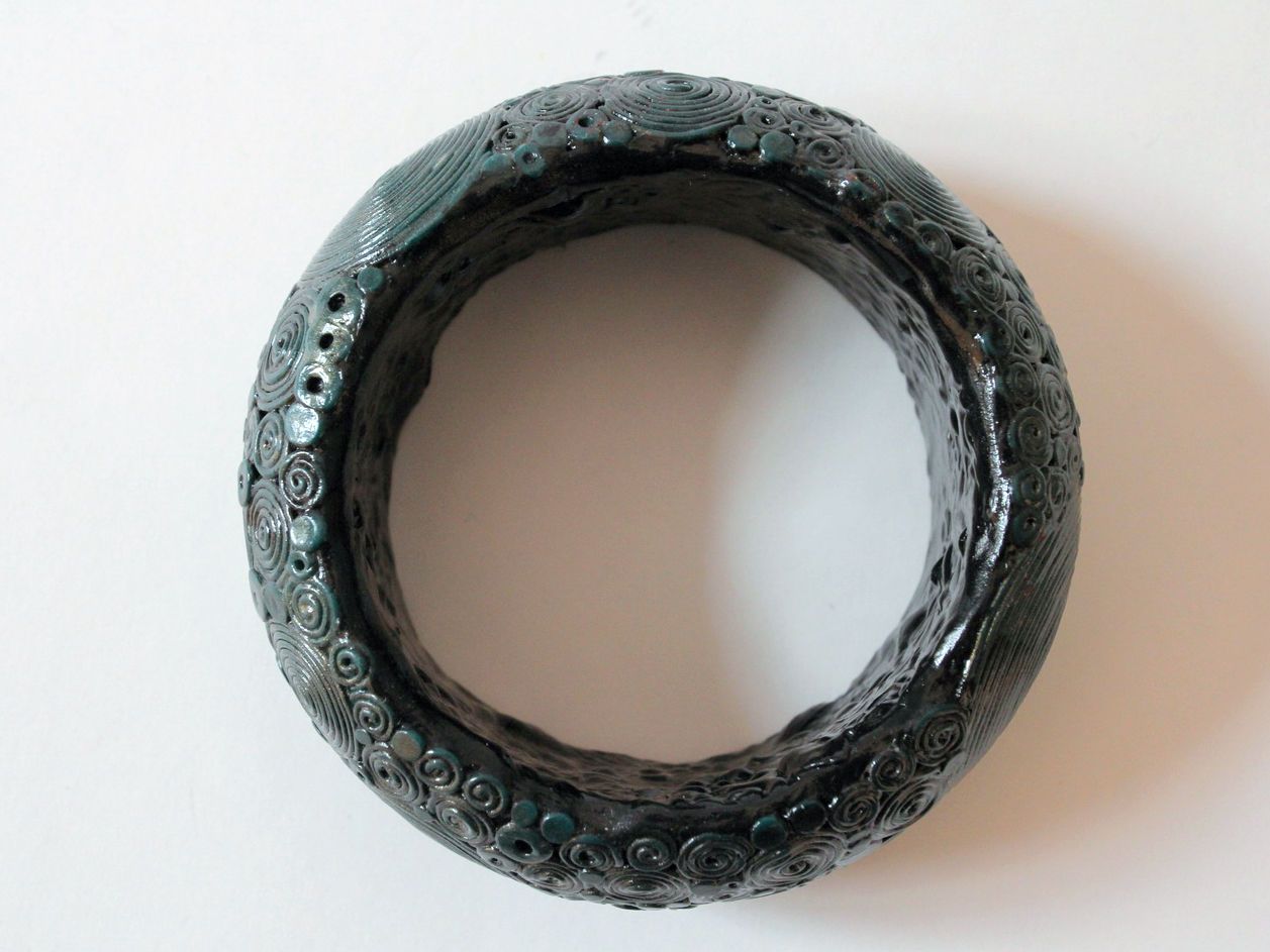 Bracelet gris en pâte polymère Spirales fait main photo 3