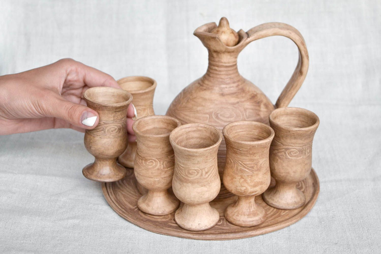 Jarro de cerámica hecho a mano copas de barro bandeja artesanal de arcilla foto 2