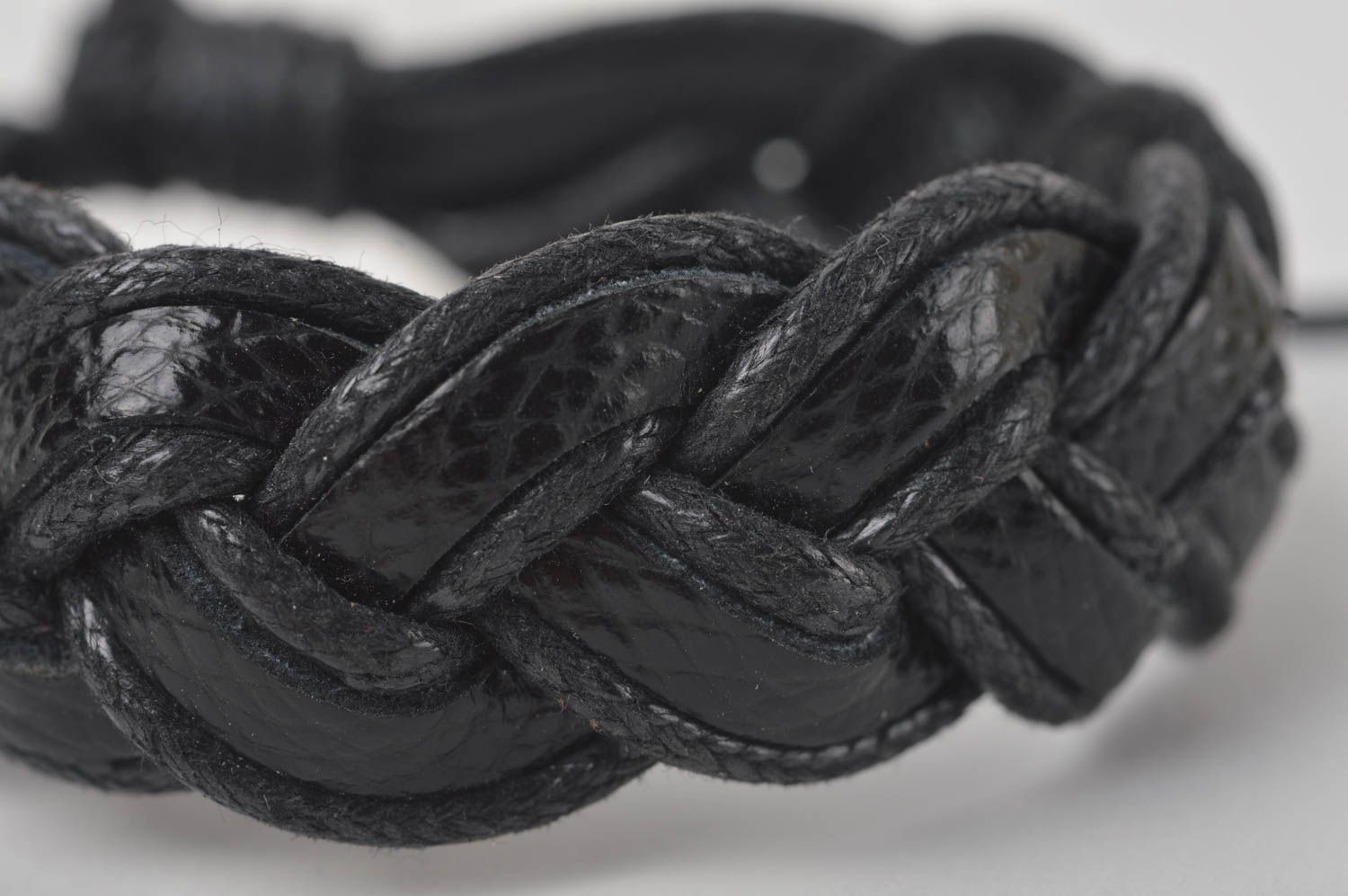 Bracelet cuir Bijoux fait main noir tressé Accessoire cuir pour femme cadeau photo 3