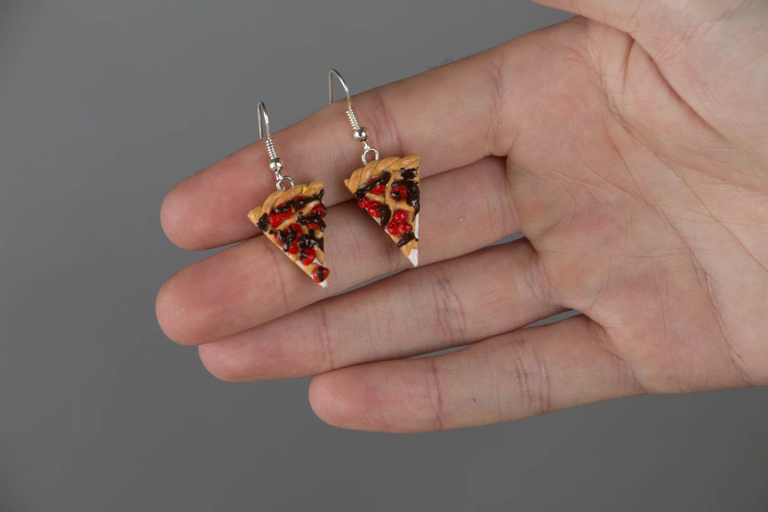 Earrings with charms in the shape of pizza photo 4