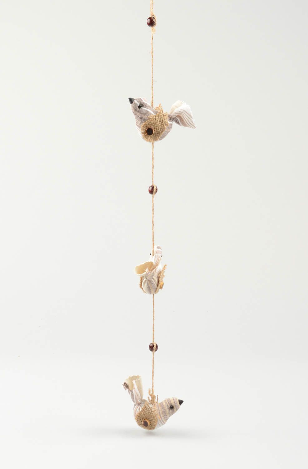 Мягкая игрушка ручной работы декор для дома мягкая подвеска в виде трех птичек фото 1