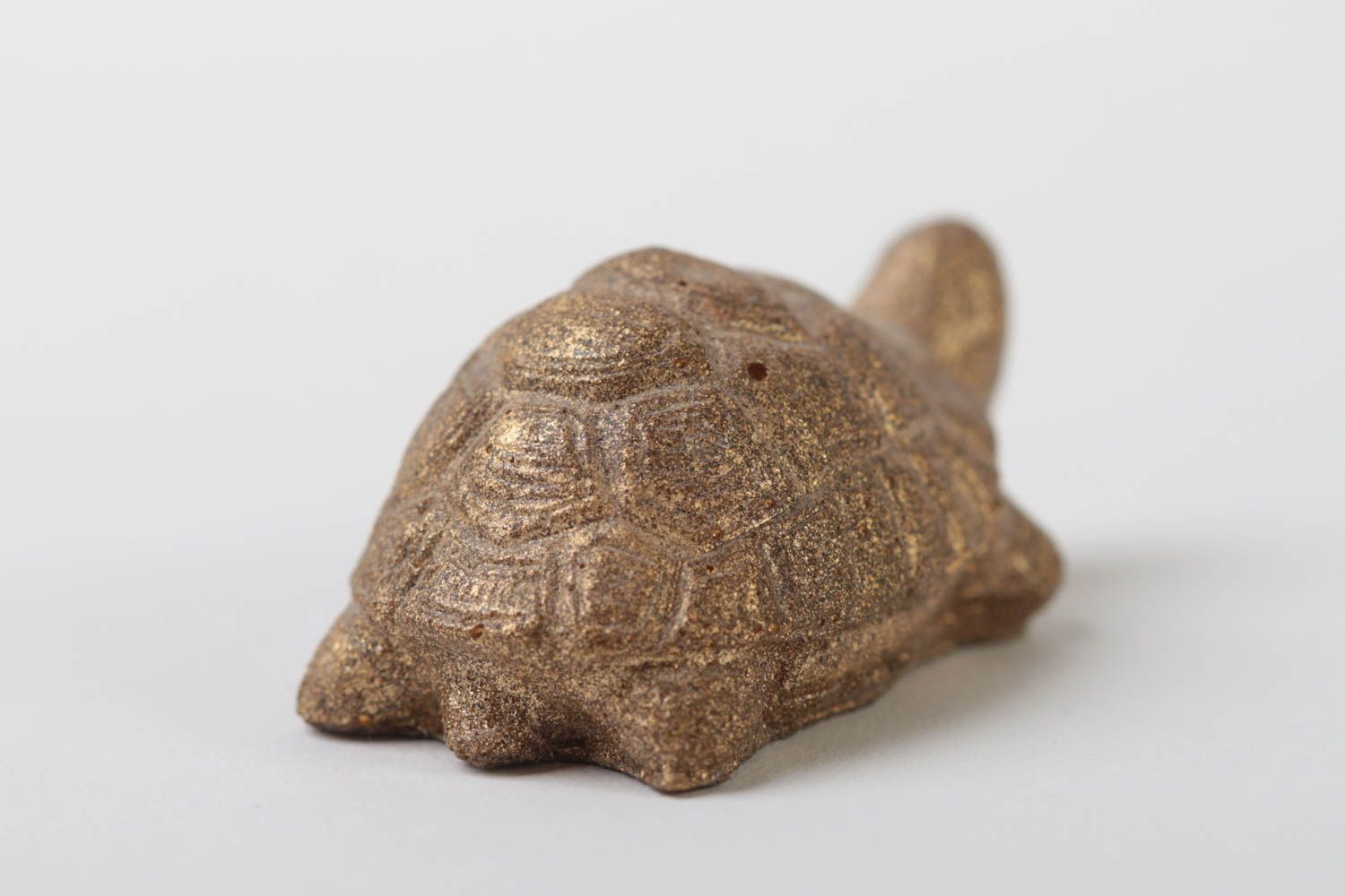 Статуэтка из полимерной смолы в виде черепахи миниатюрная под бронзу хенд мейд фото 3