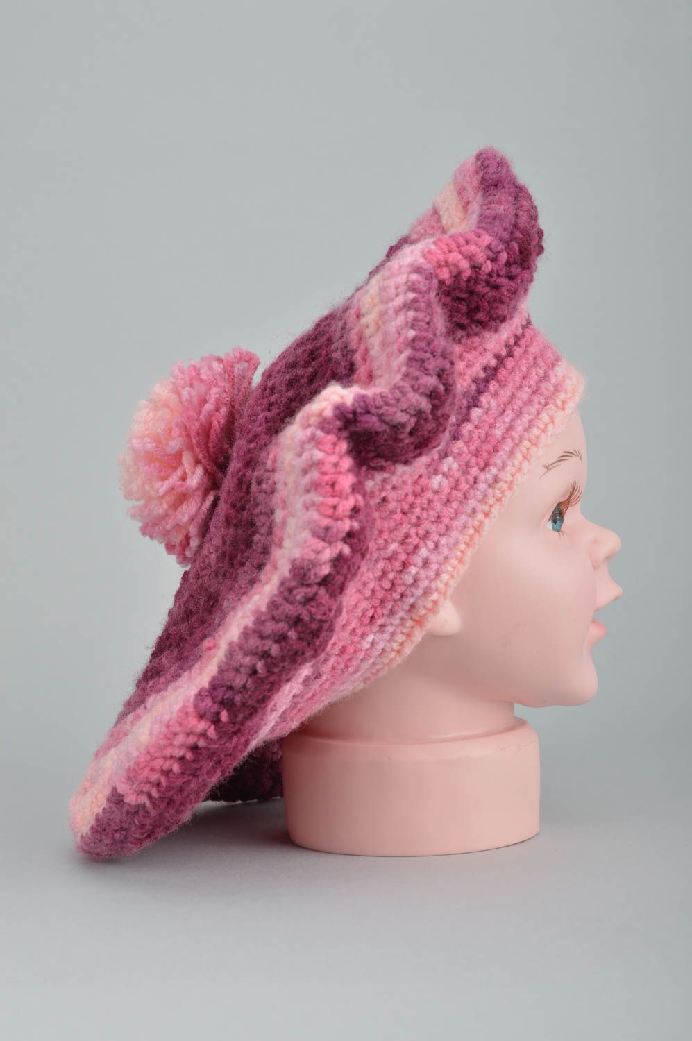 Boina tejida a ganchillo de lana para niñas con pompón de color rosado artesanal foto 5