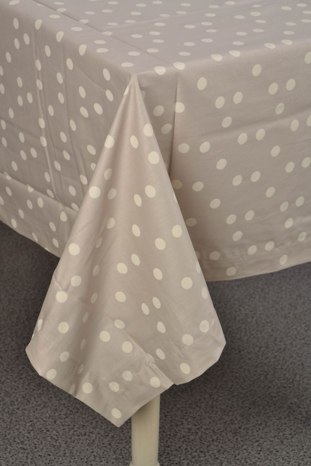 Large polka dot tablecloth photo 3