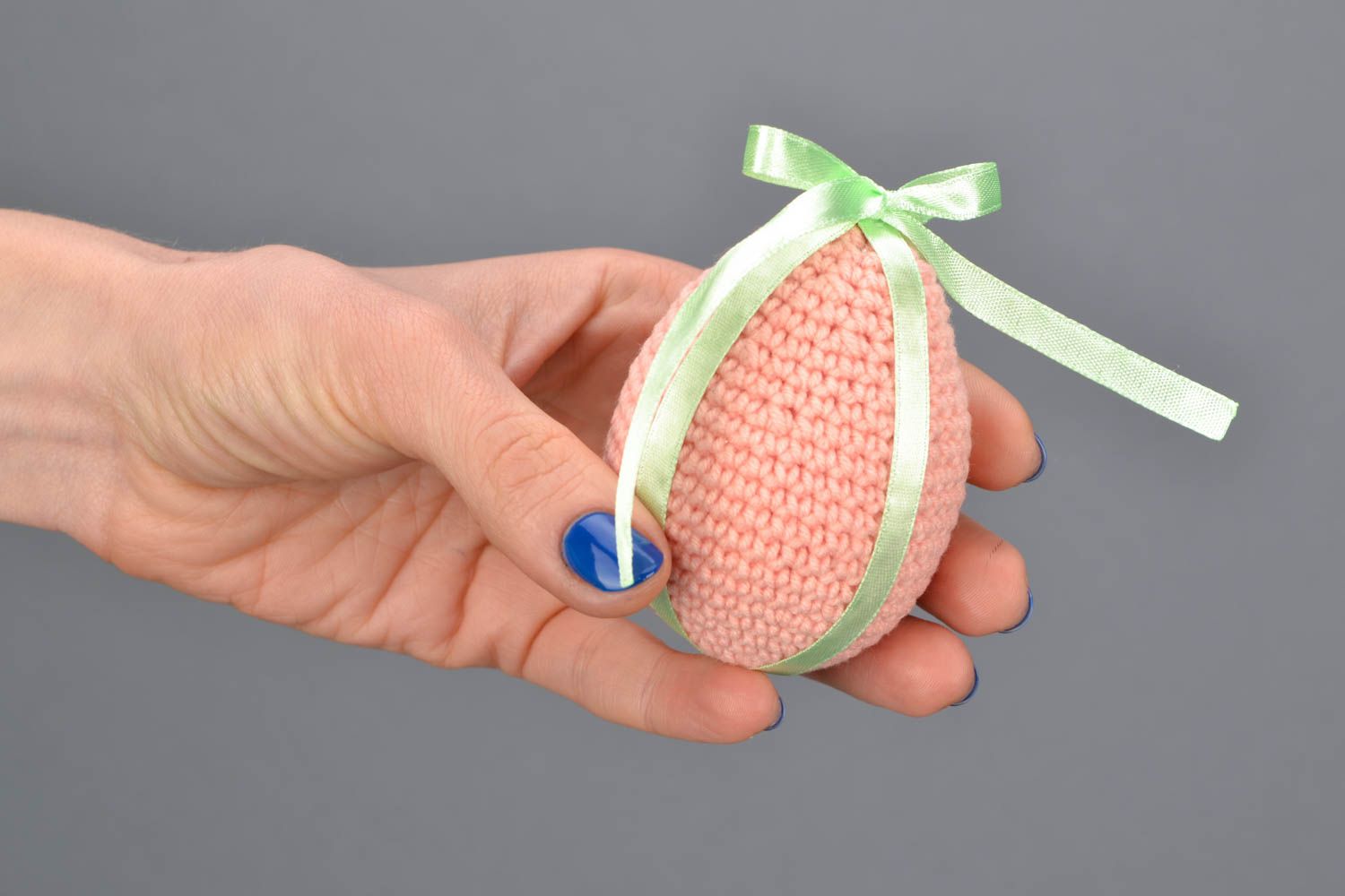 Crochet Easter egg of pink color with ribbon photo 2
