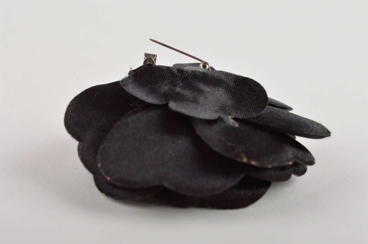 Broche fleur Bijou fantaisie fait main en satin noir Accessoire femme cadeau photo 5