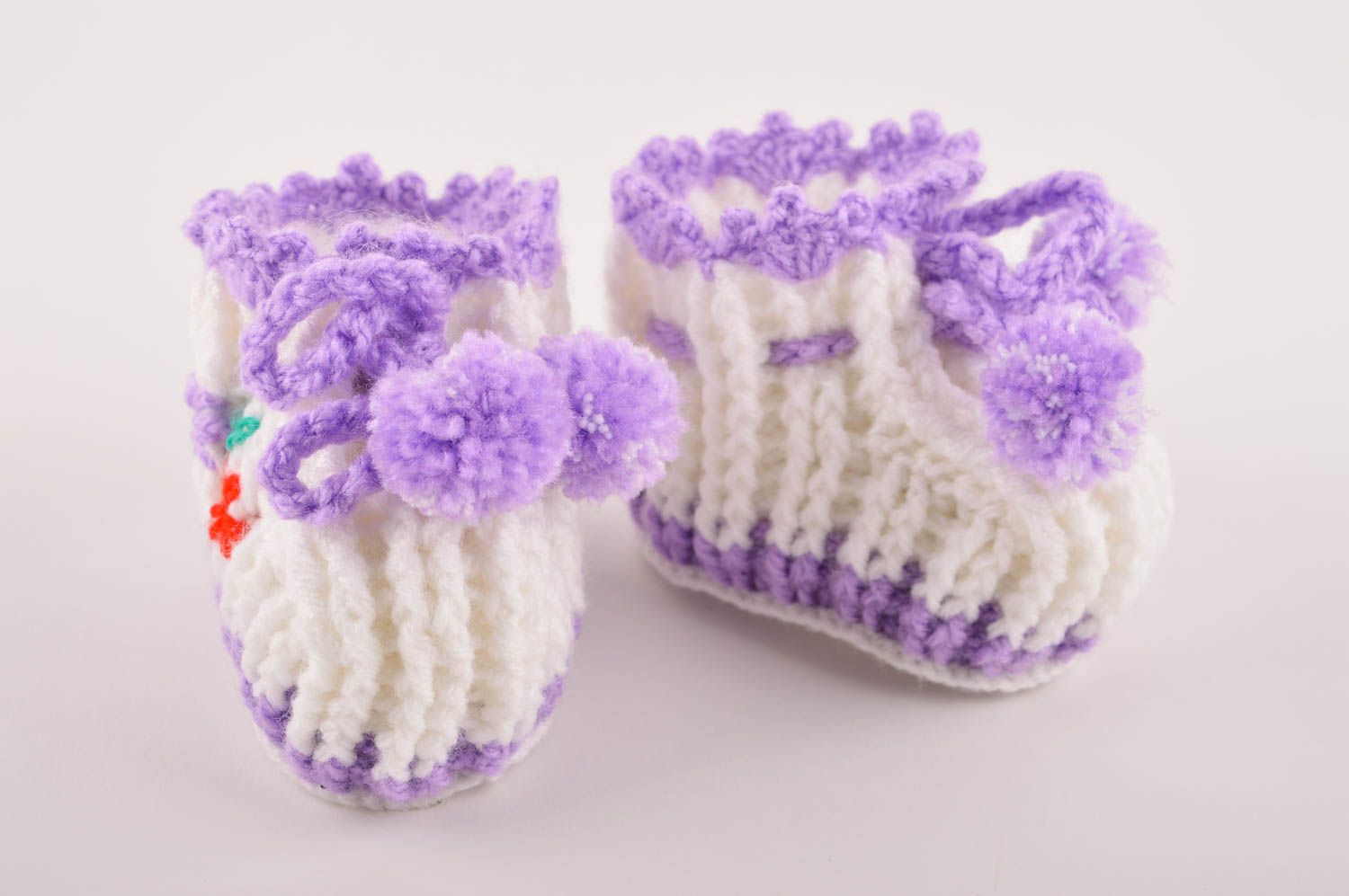 Handmade violette Schuhe für Neugeborene Geschenk für Babys gehäkelte Babyschuhe foto 2