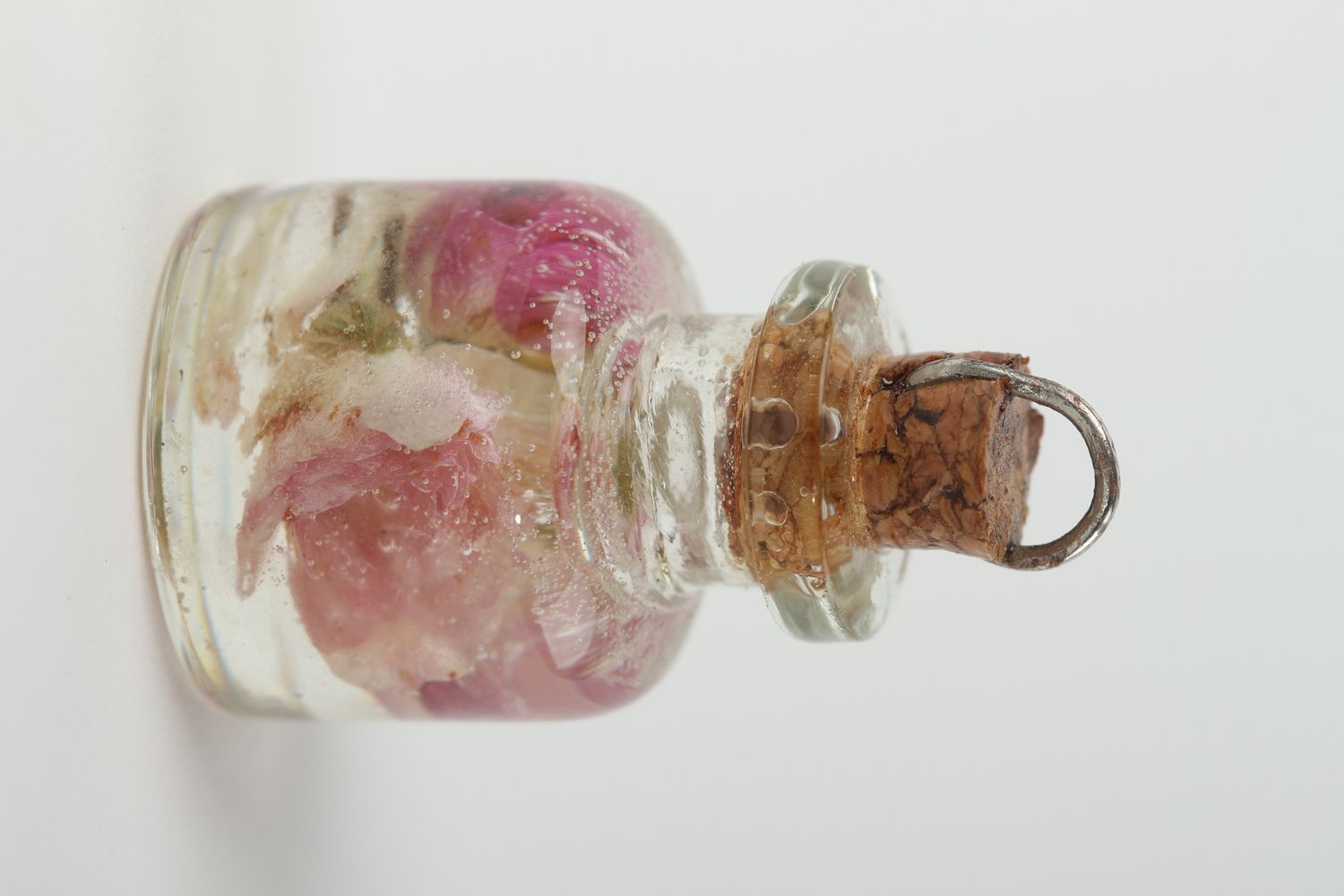 Ciondolo di resina epossidica fatto a mano pendente originale da donna
 foto 2