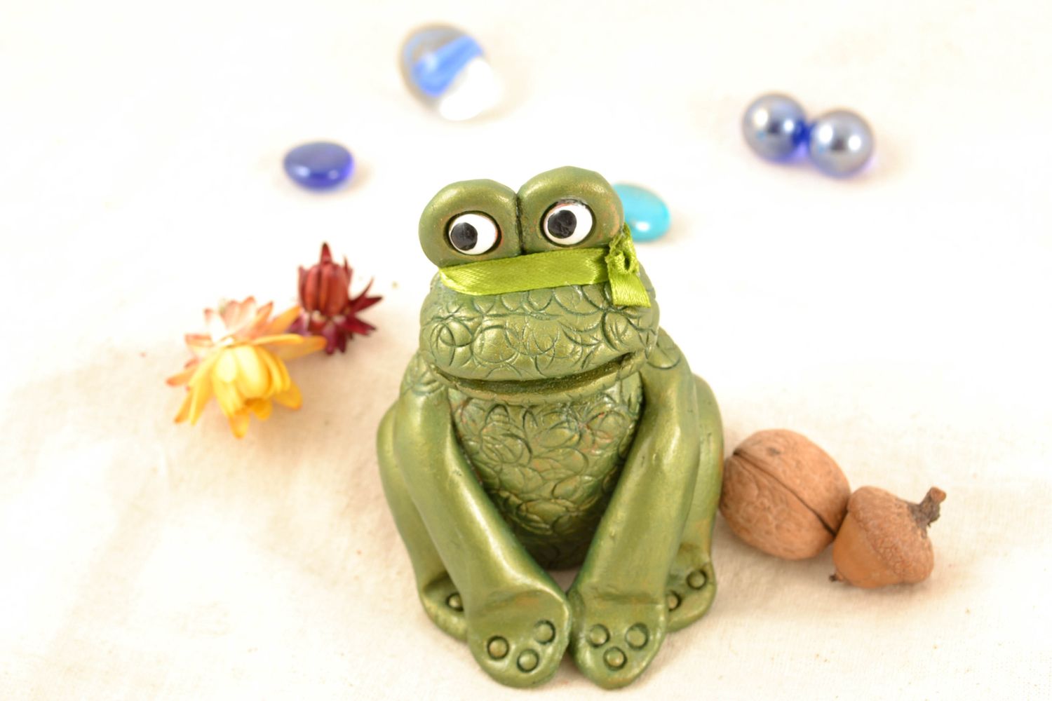 Large ceramic statuette of frog photo 2
