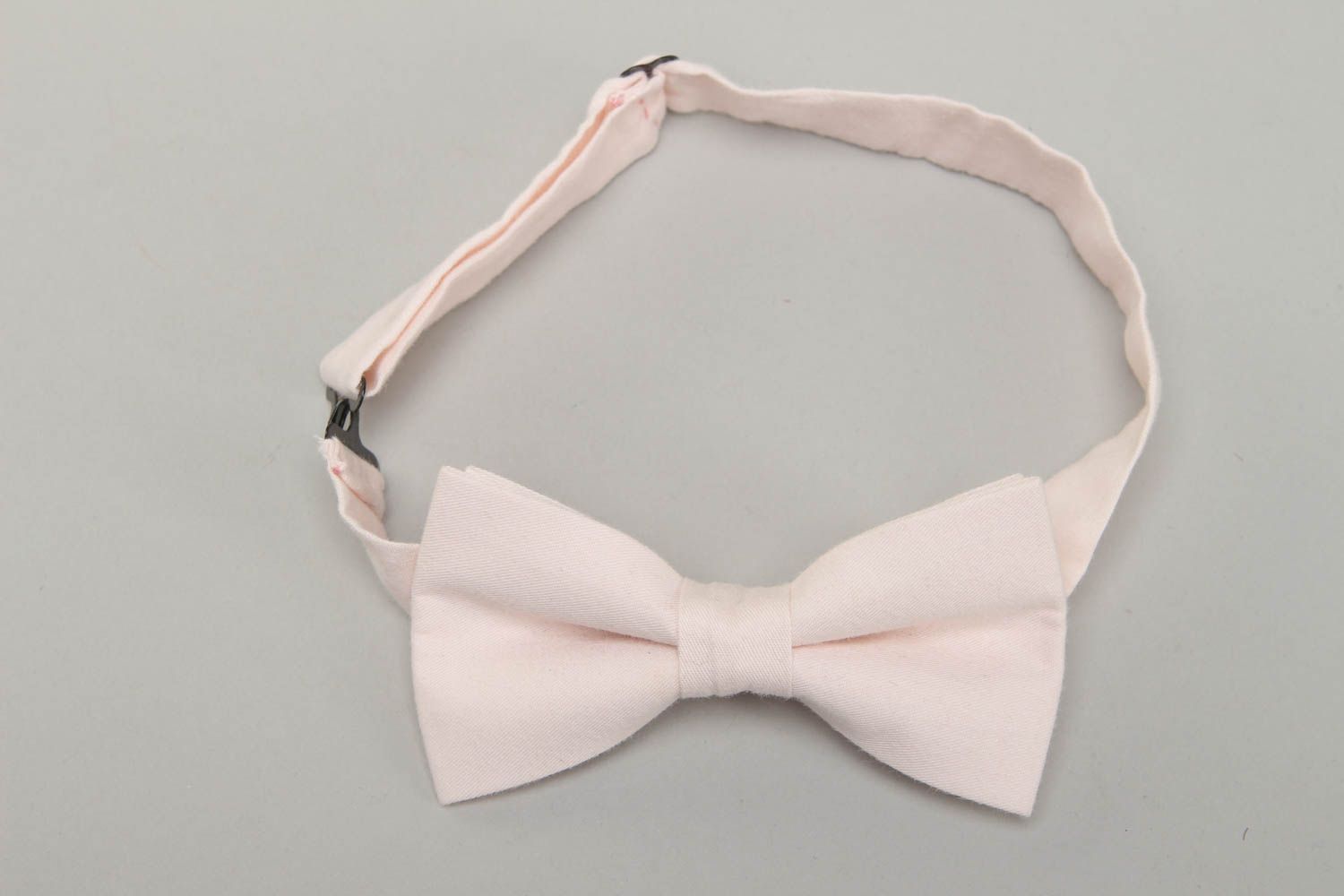 Light pink fabric bow tie photo 1
