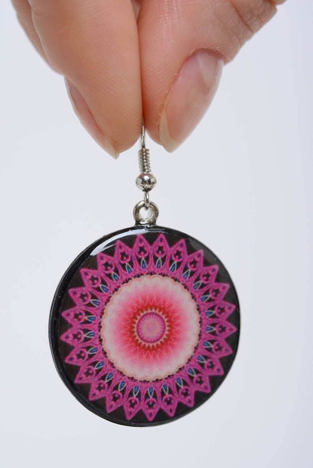 Bunte runde Ohrringe aus Polymer Ton handmade mit Ohrhaken schwarz rosa für Dame foto 4