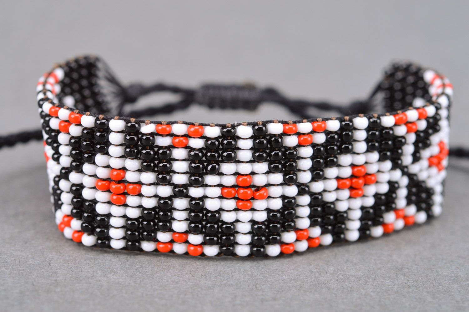Unisex handmade woven bead bracelet of three colors in ethnic style photo 4