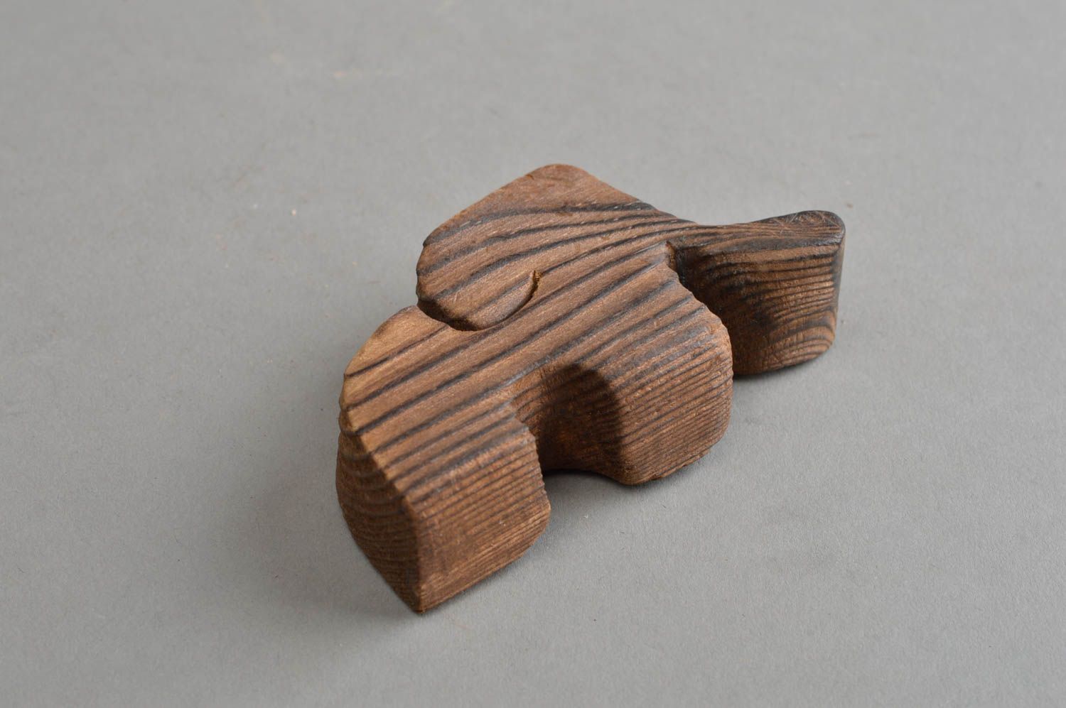 Figurine éléphant en bois de pin faite main écologique marron foncé petite  photo 4