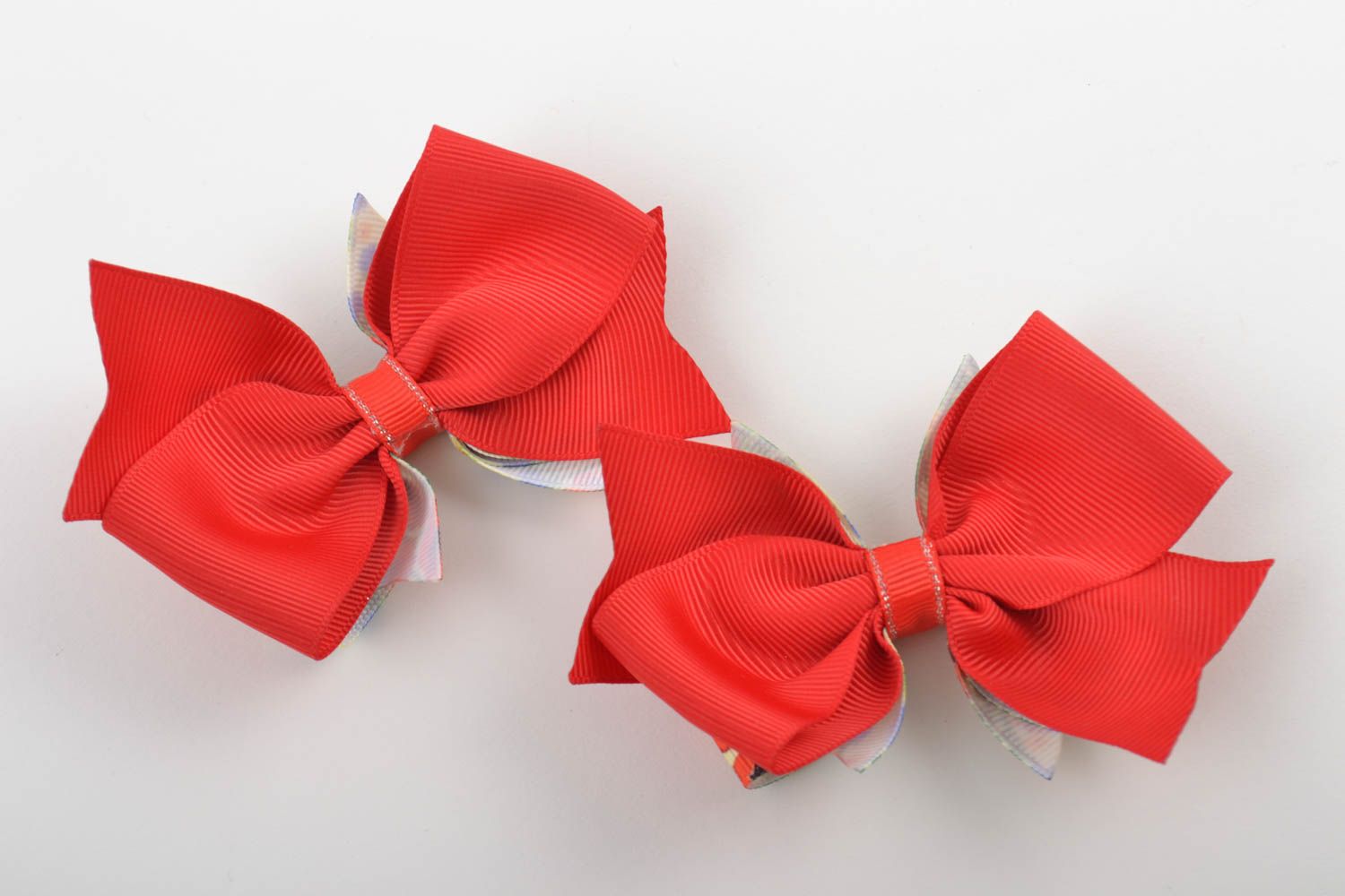 Set de noeuds pour barrettes rouges à motif floral faits main 2 pièces photo 3