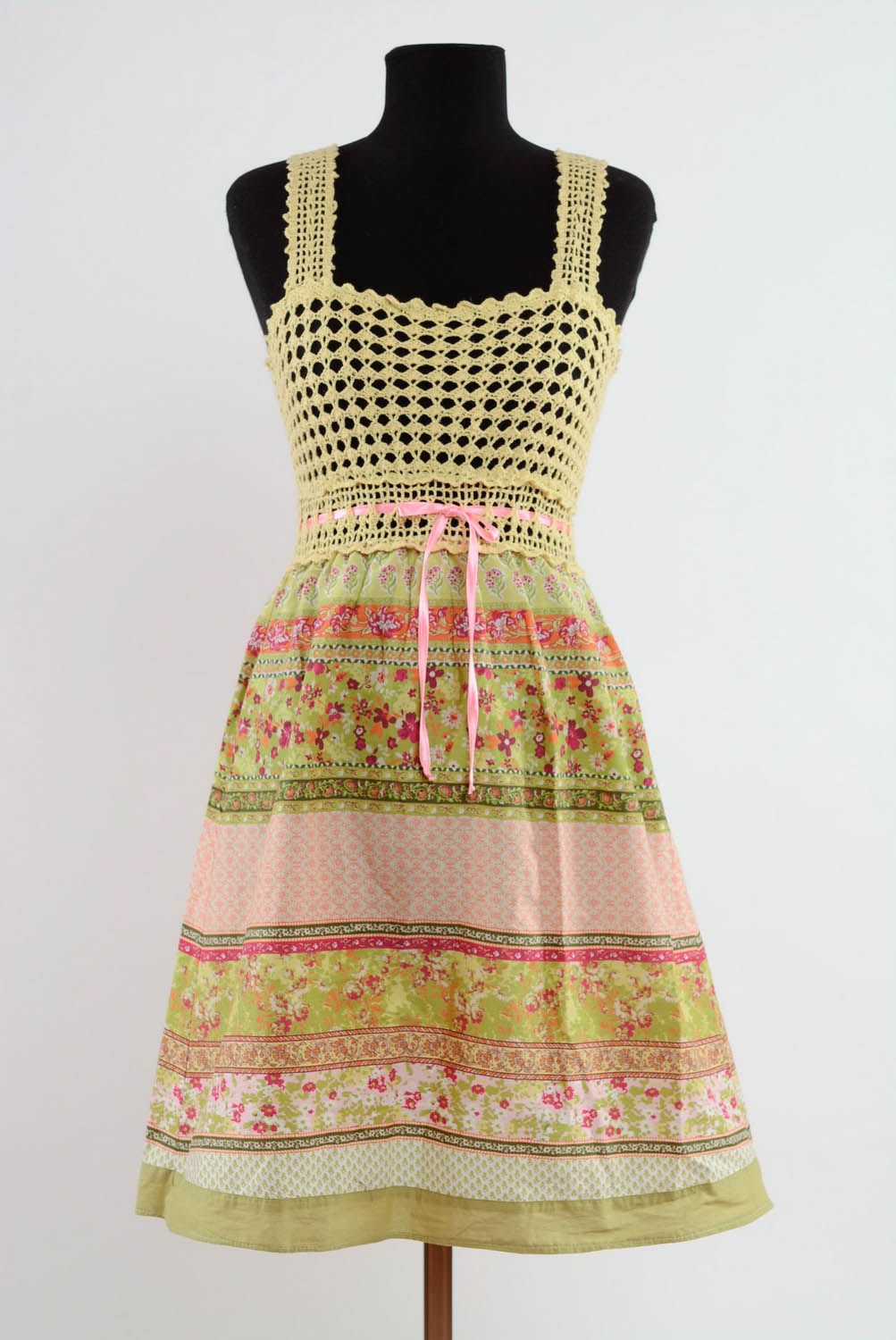 Dress made of half-woolen and acrylic yarns photo 2