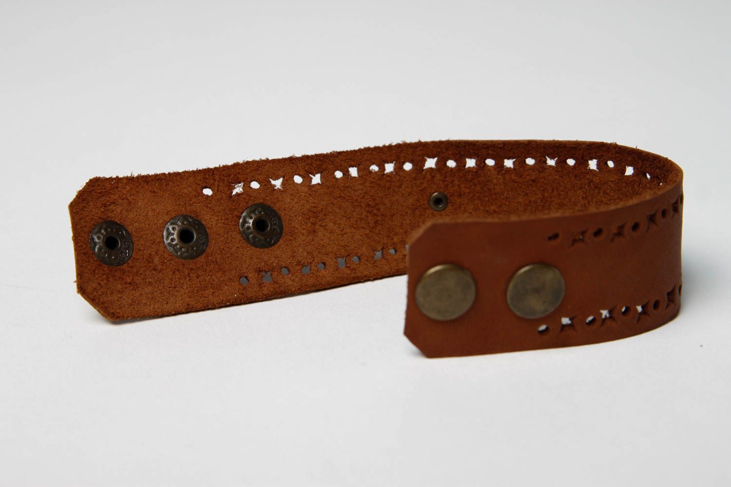 Bracelet cuir fait main Bracelet design brun large rivets Accessoire en cuir photo 5