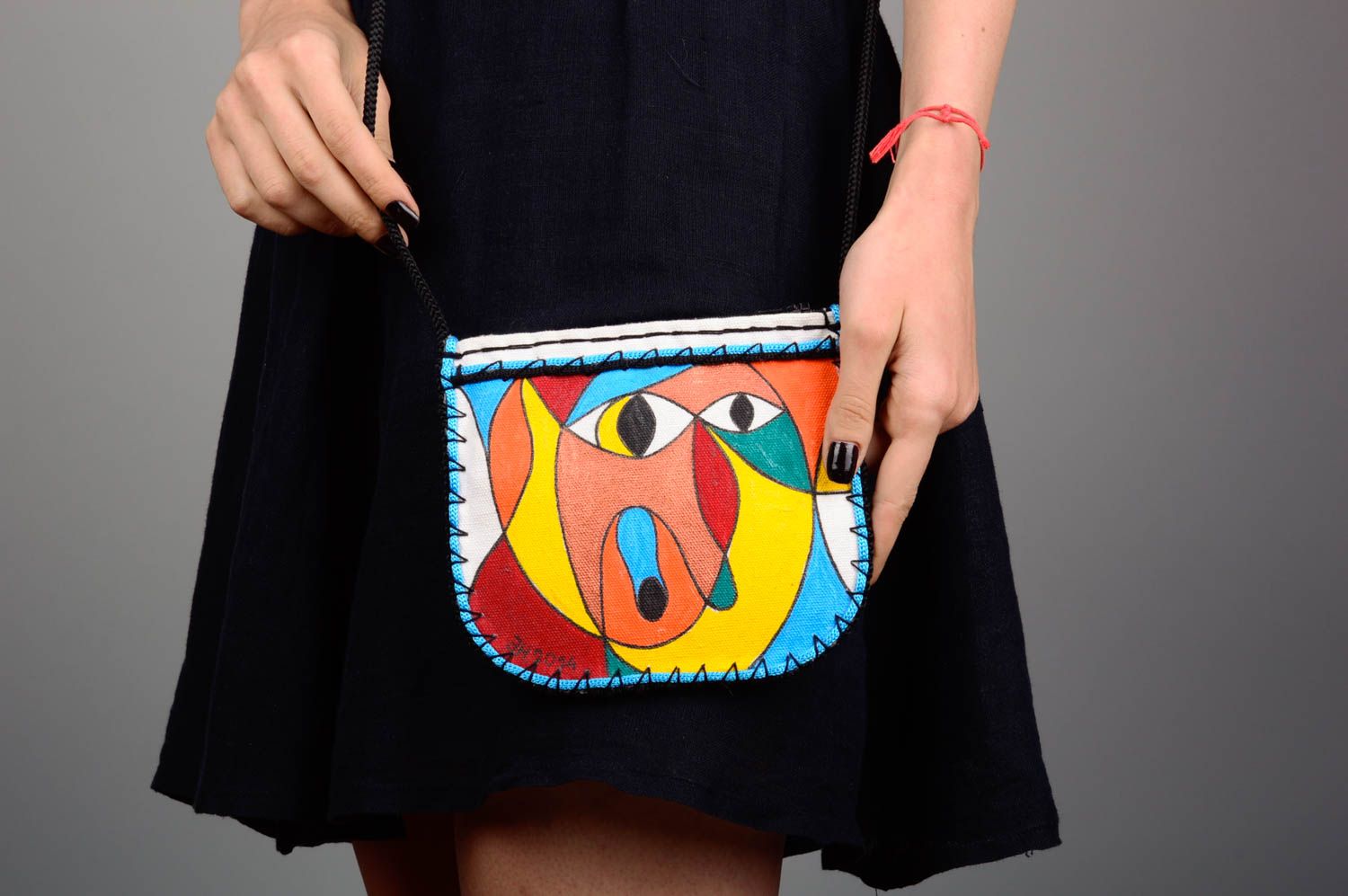 Petit sac à bandoulière en toile de bâche avec dessin multicolore fait main photo 3