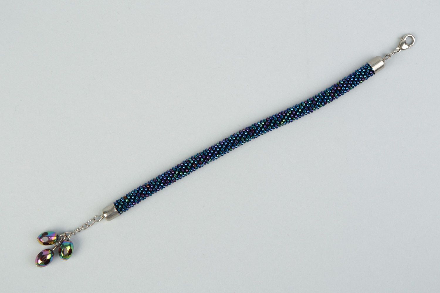 Bracelet bleu foncé en perles de rocaille avec pendentifs fait main pour femme photo 5