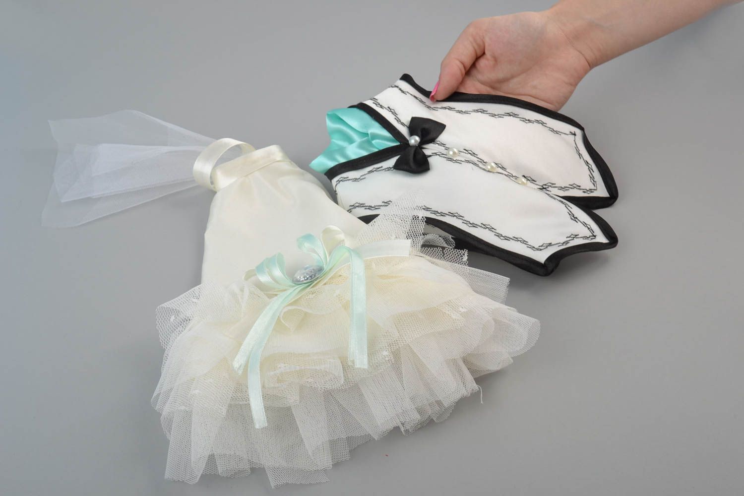 Handmade Hüllen für Flaschen Brautkleid und Anzug aus Atlas zur Hochzeit in Weiß foto 5