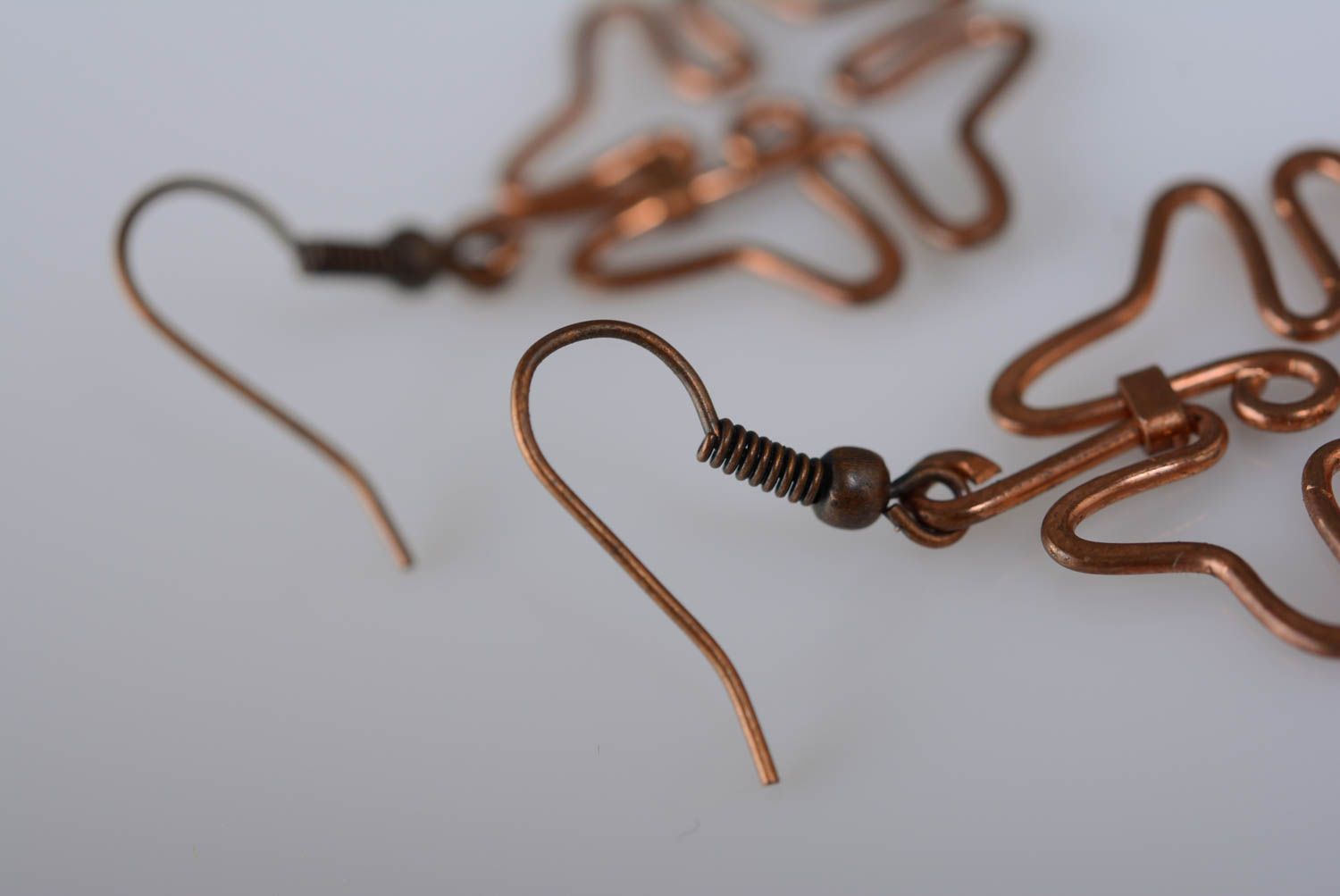 Boucles d'oreilles wire wrapping en cuivre originales faites main Trèfles photo 5