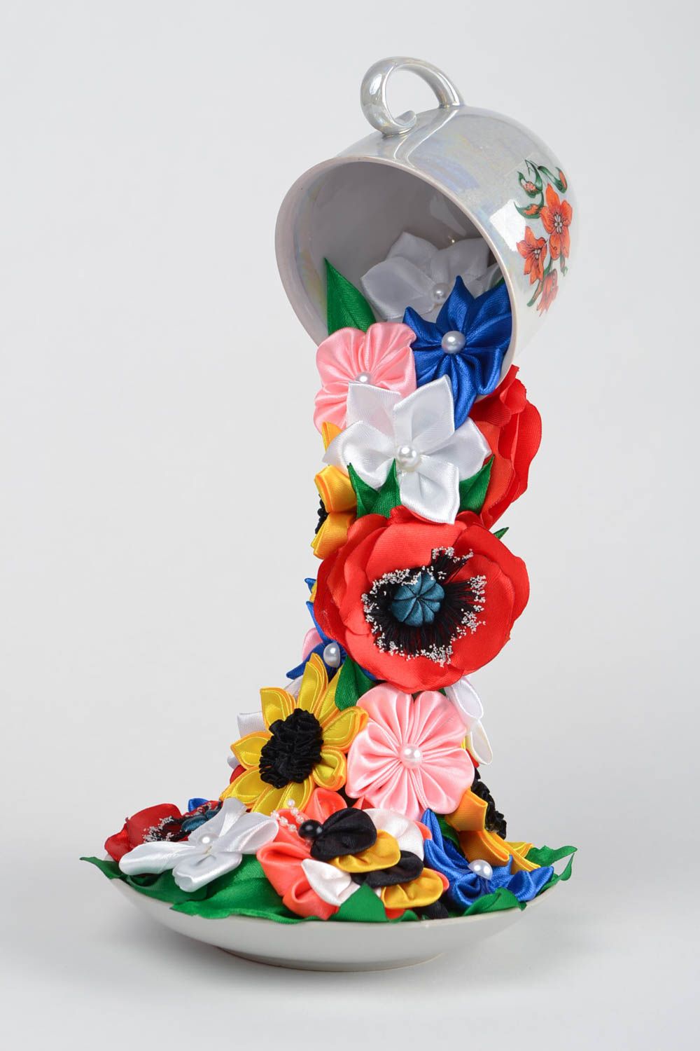 Composition florale Tasse avec fleurs artificielles rubans de satin faite main photo 1
