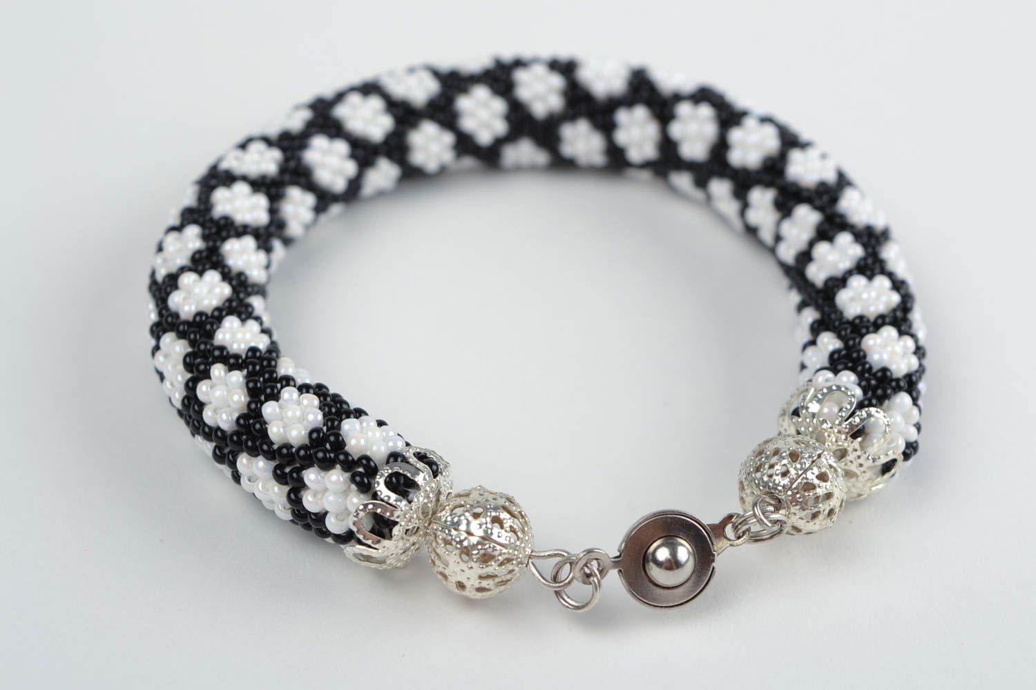 Handmade stylish volume beautiful black and white cord beaded bracelet  photo 4