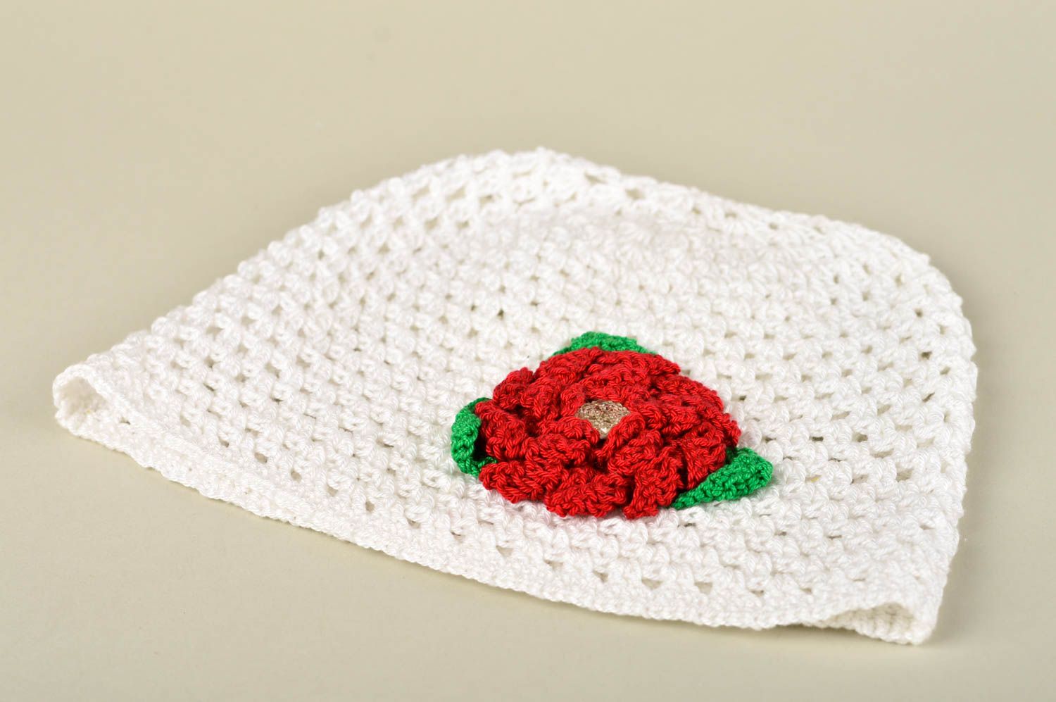 Gorro infantil a crochet artesanal ropa para niña con flor roja regalo original foto 1