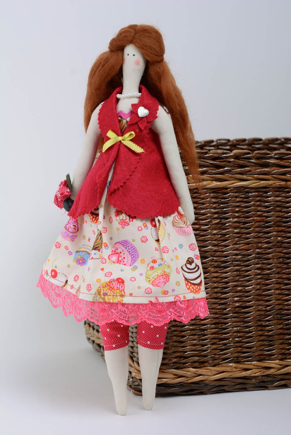 Künstlerische Textil Puppe mit langen roten Haaren mittelgroß von Handarbeit  foto 1