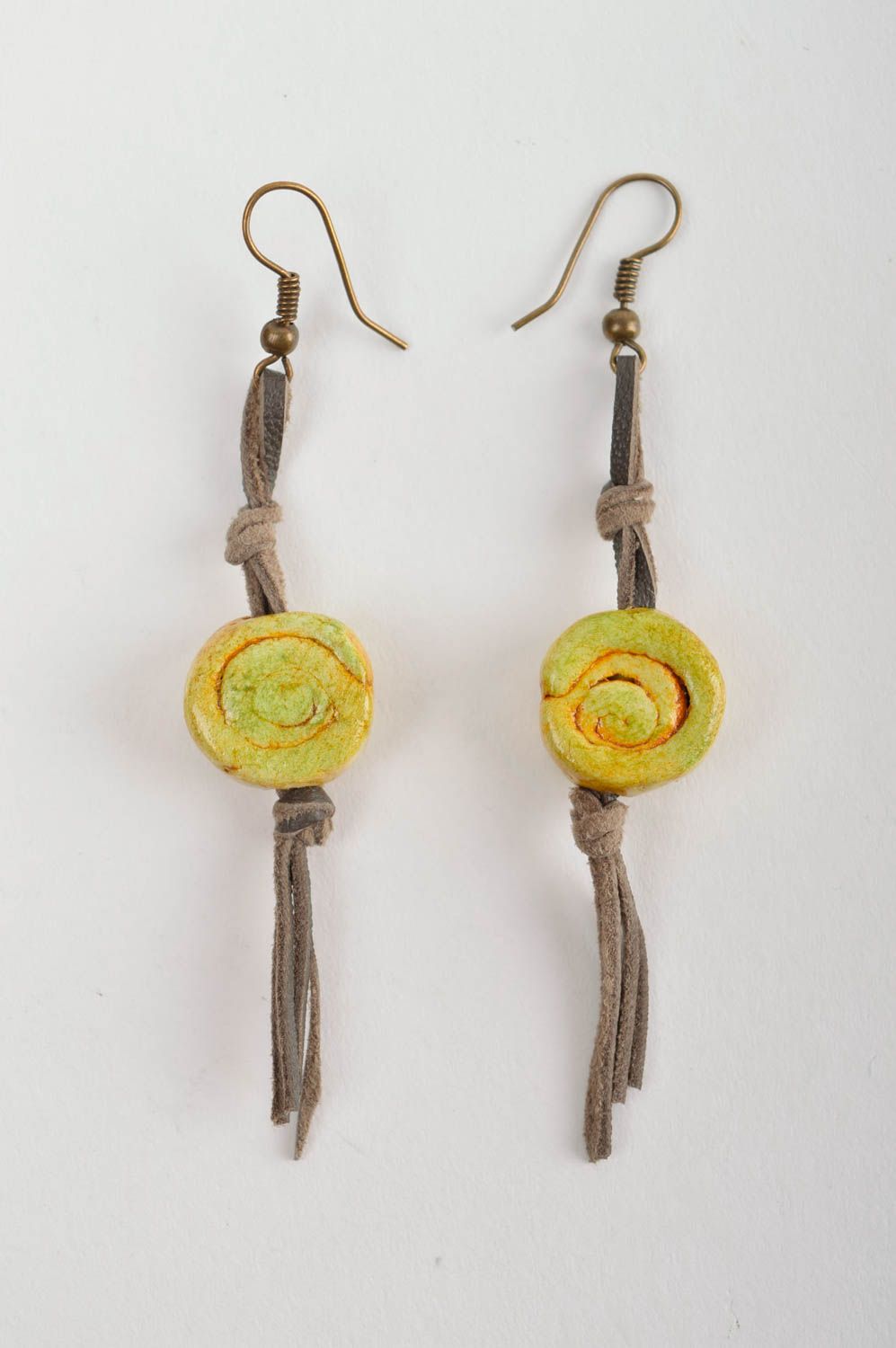 Boucles d'oreilles pendantes Bijou fait main design Accessoire femme jaune photo 3