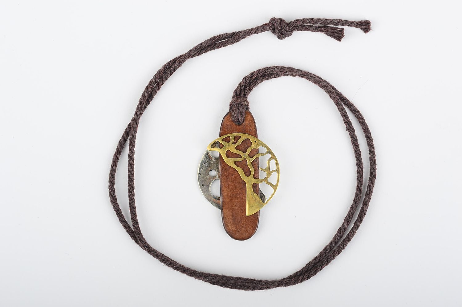 Colgante hecho a mano de cuero con metal regalo original accesorio para mujer  foto 2