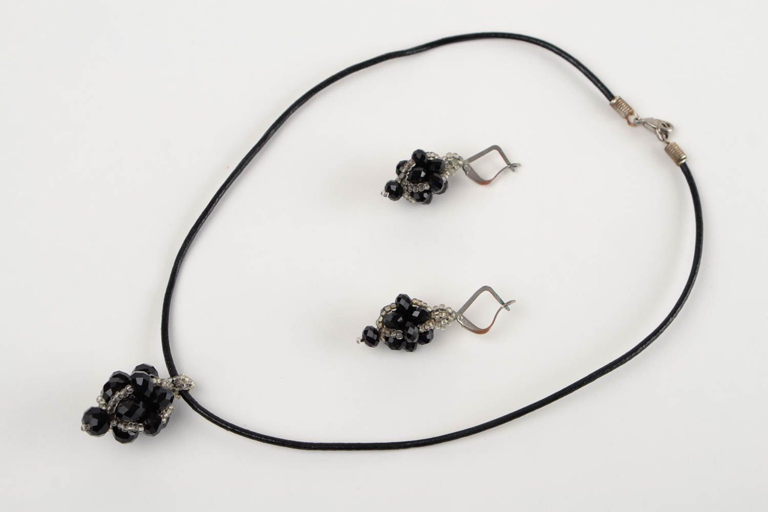 Handmade Schmuck aus Rocailles Damen Ohrringe Frauen Accessoire schwarz exklusiv foto 3