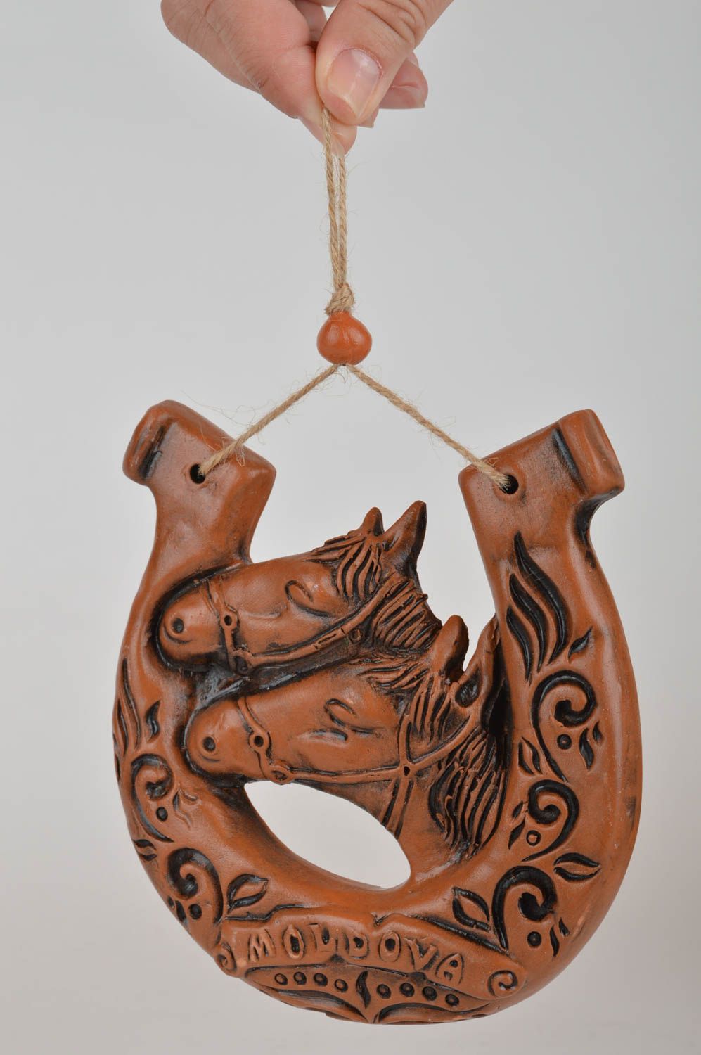 Décoration à suspendre en céramique brune faite main fer à cheval porte-bonheur photo 3