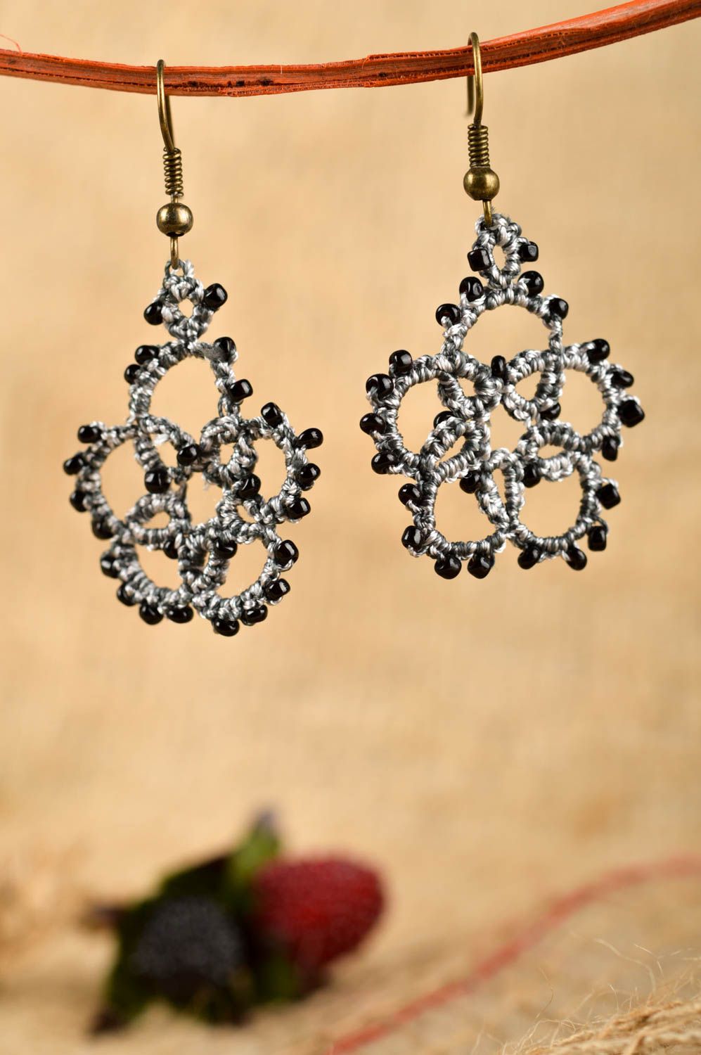 Handmade textile flower earrings beaded earrings tatting ideas cool jewelry photo 1