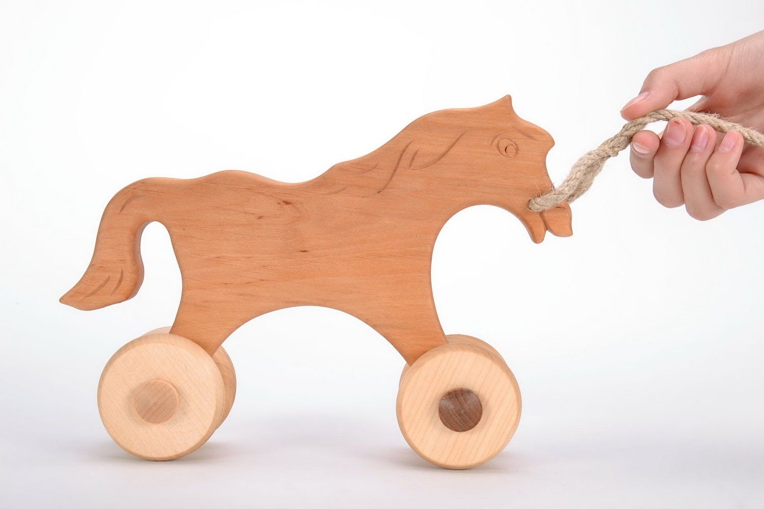 Деревянная каталка-лошадка фото 2
