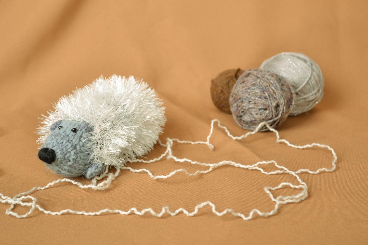 Giocattolo a maglia fatto a mano a forma di riccio simpatico pupazzo morbido  foto 5