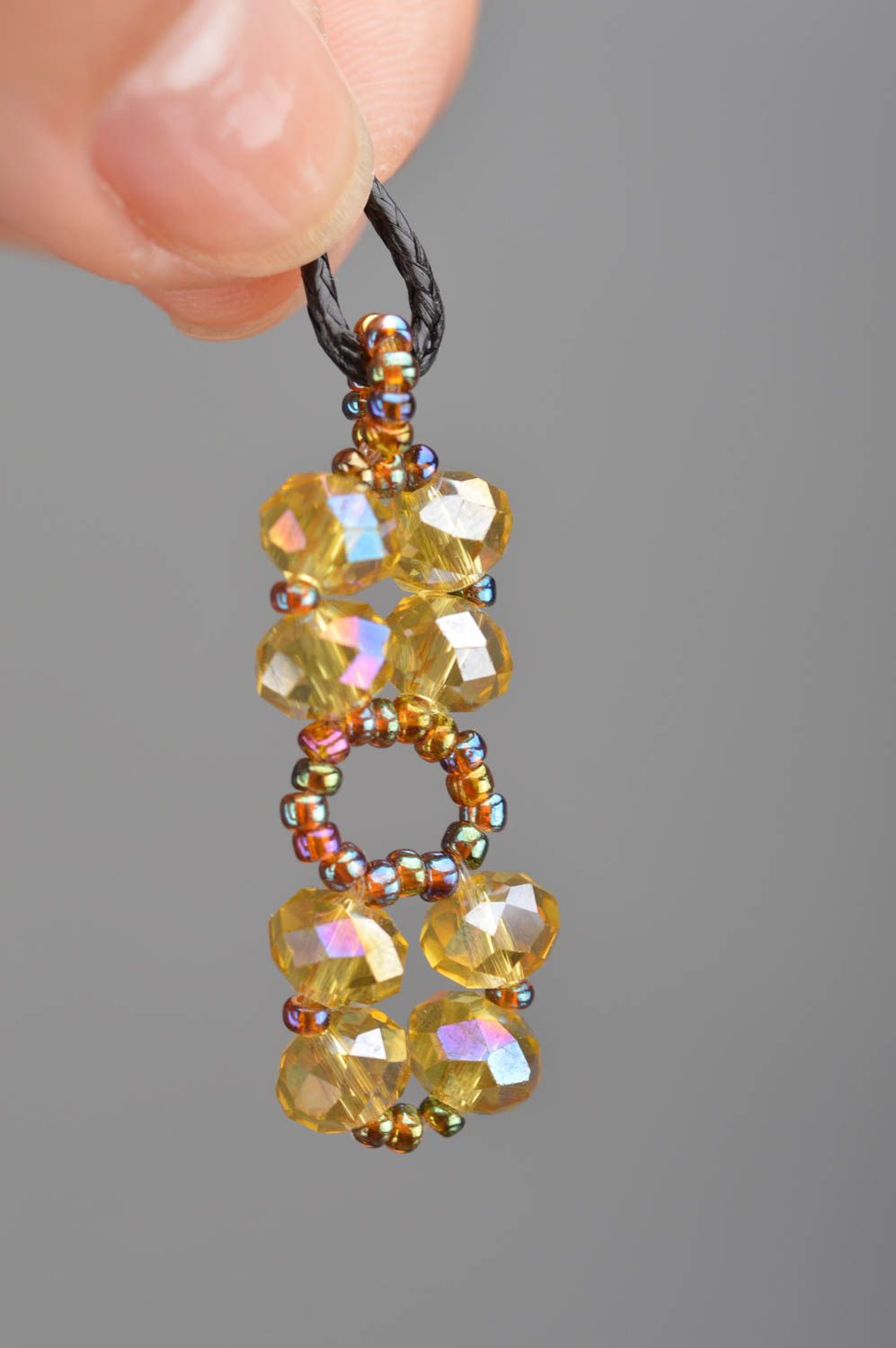 Petit pendentif en perles de rocaille jaune fait main avec cordon pour femme photo 3