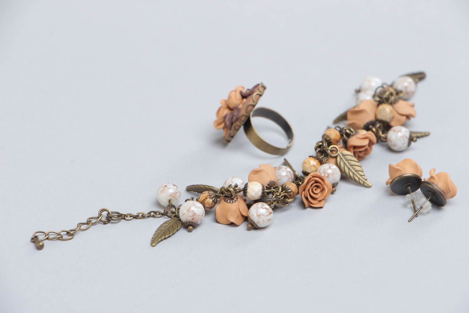 Interessantes Schmuck Set Ring Ohrringe und Armband beige Rosen Designer Handarbeit foto 4