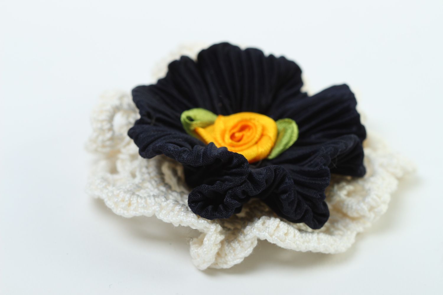 Accesorio para hacer bisutería artesanal flor tejida al crochet regalo original foto 3