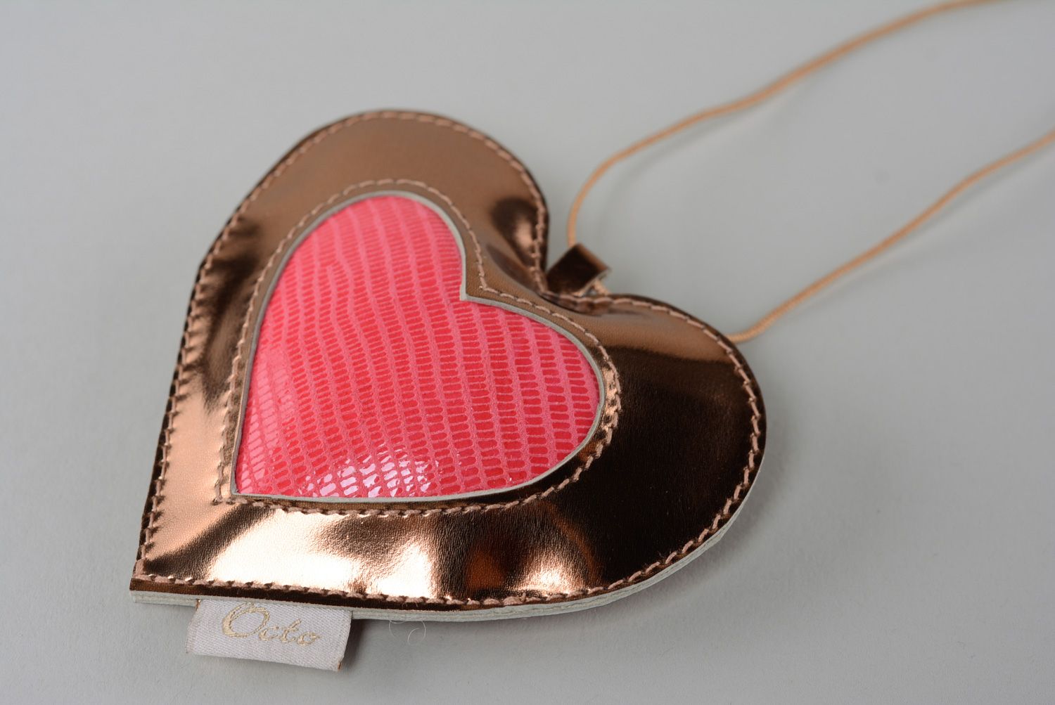Handmade genuine leather heart-shaped keychain charm for handbags of two colors  photo 4