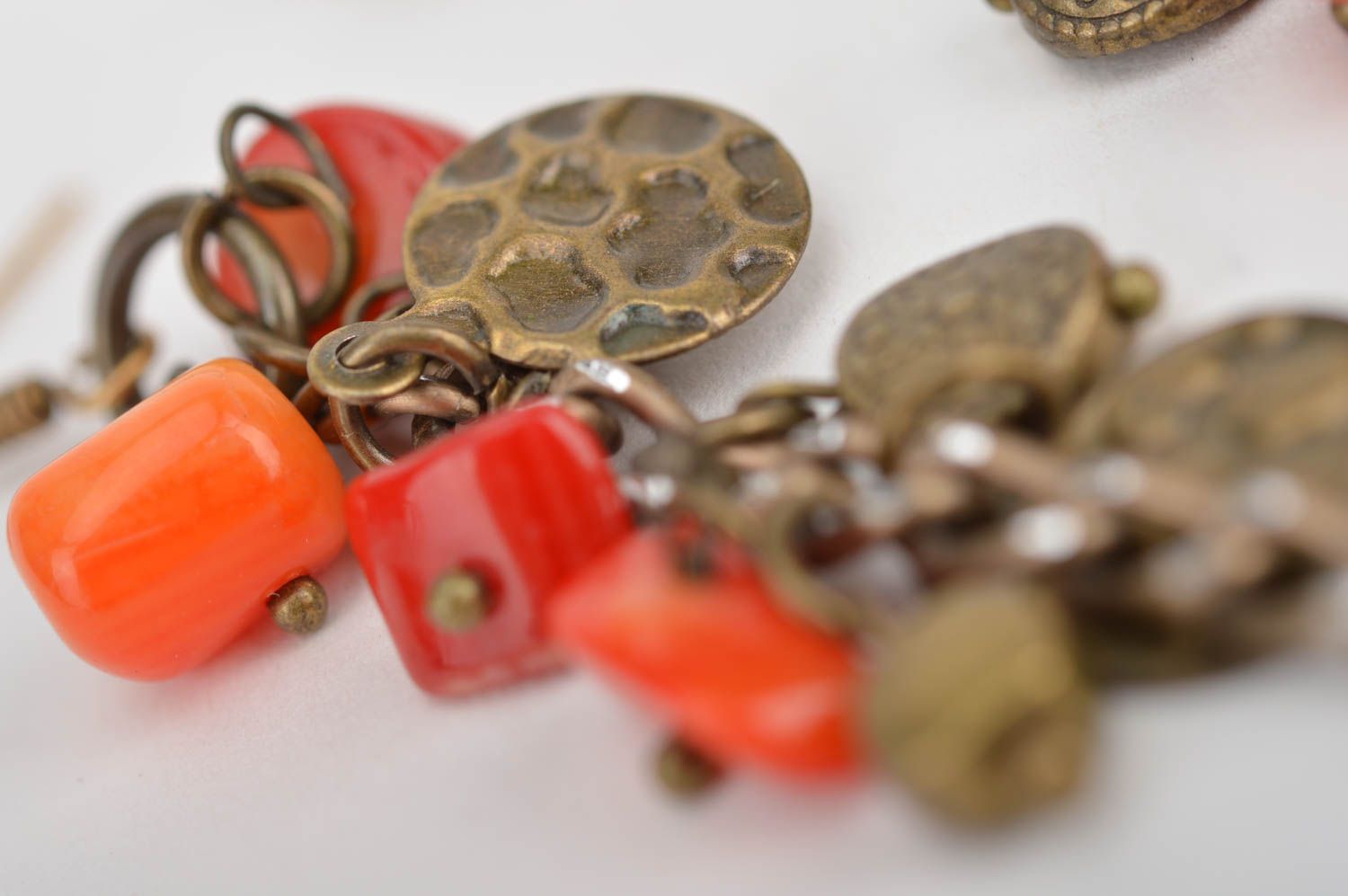 Металлические серьги гроздья с монетами и бусинами под коралл ручной работы фото 4