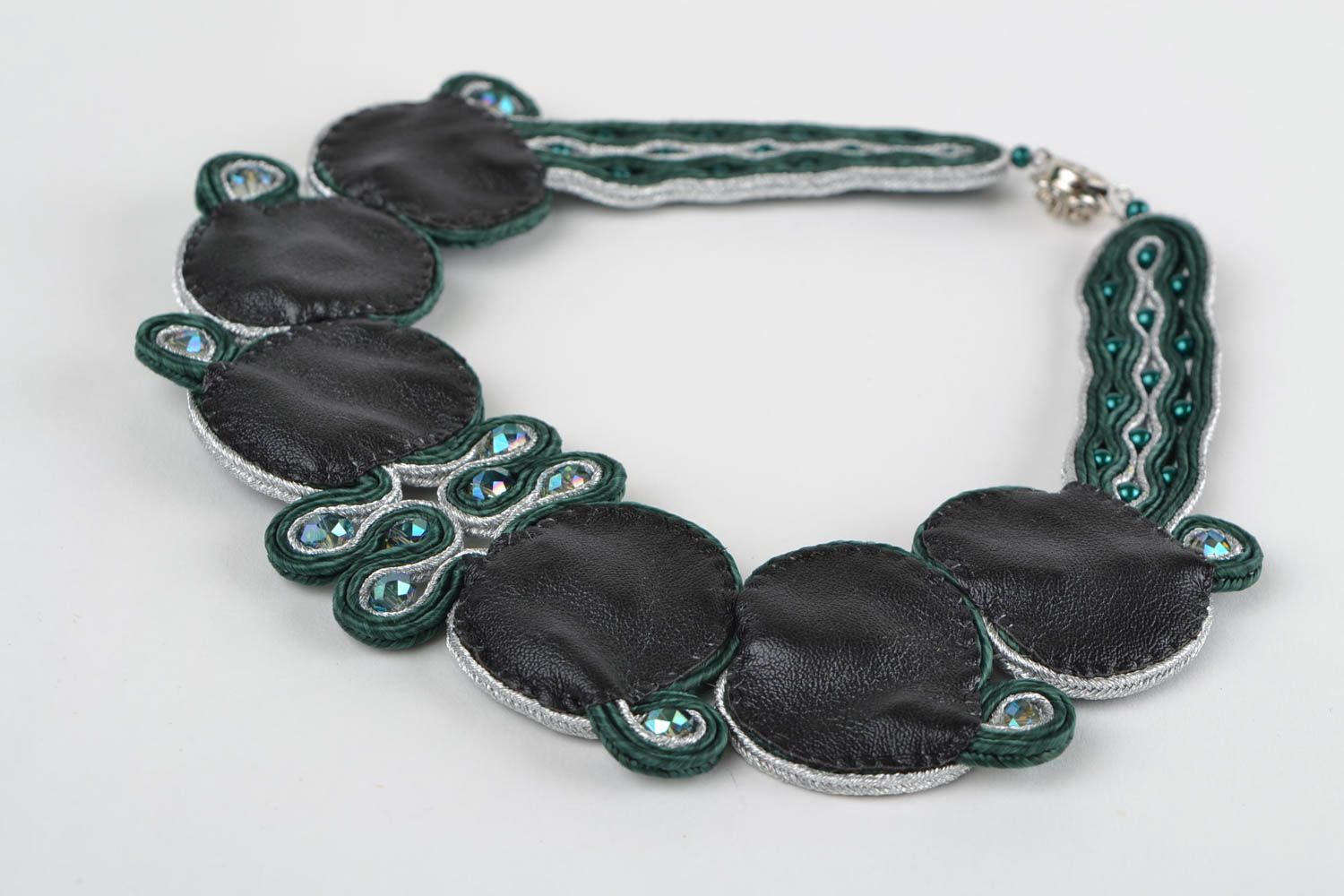 Joli collier soutache avec cristal tchèque fait main vert bijou pour femme photo 5