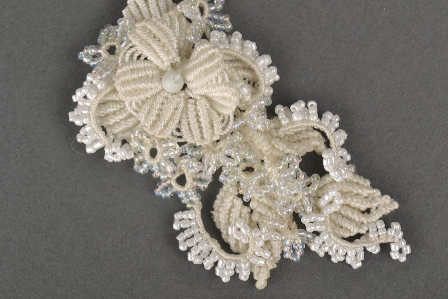 Украшение ручной работы плетеный кулон-цветок кулон на шею белый красивый фото 3