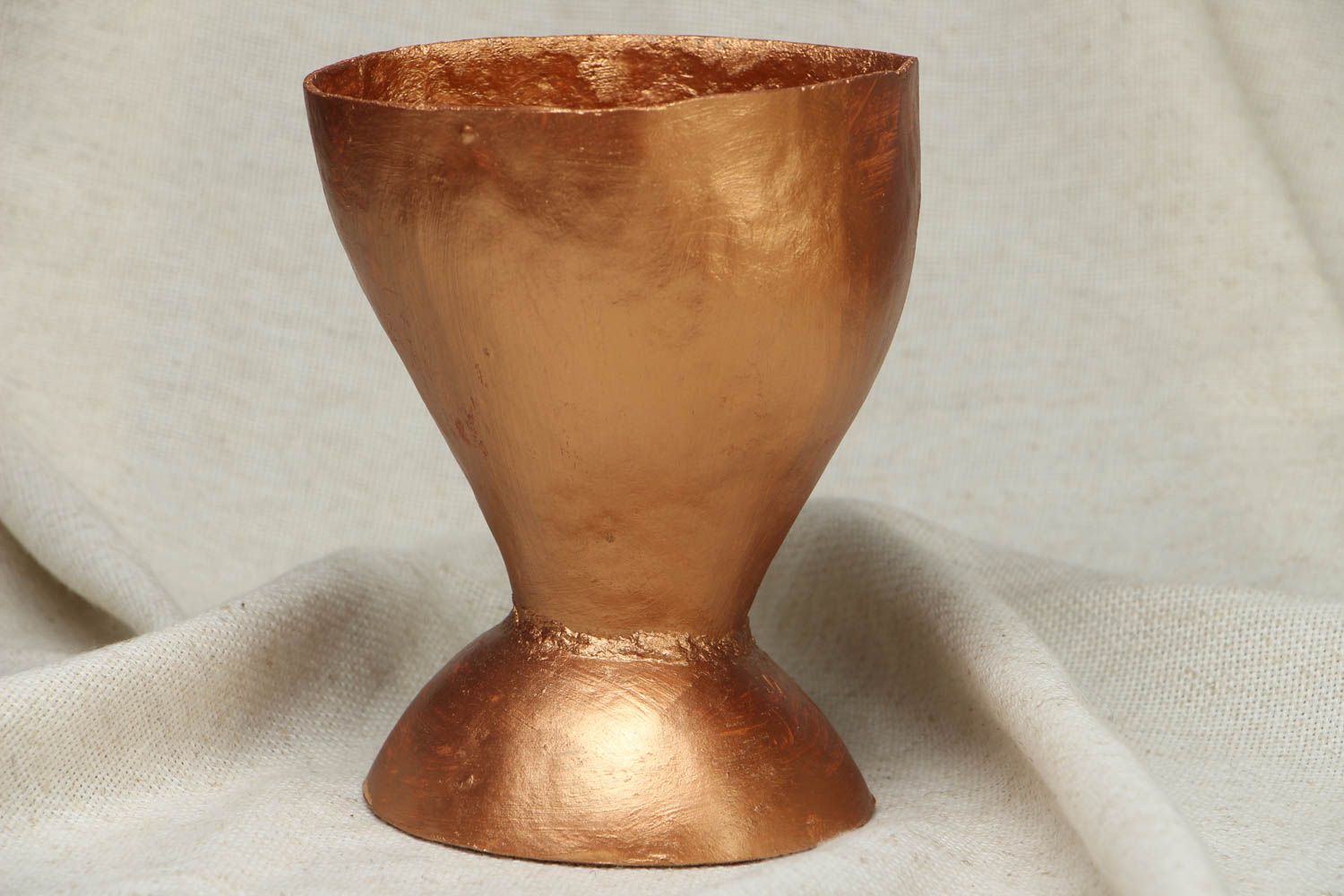 Необычная ваза из тыквы золотистая фото 1