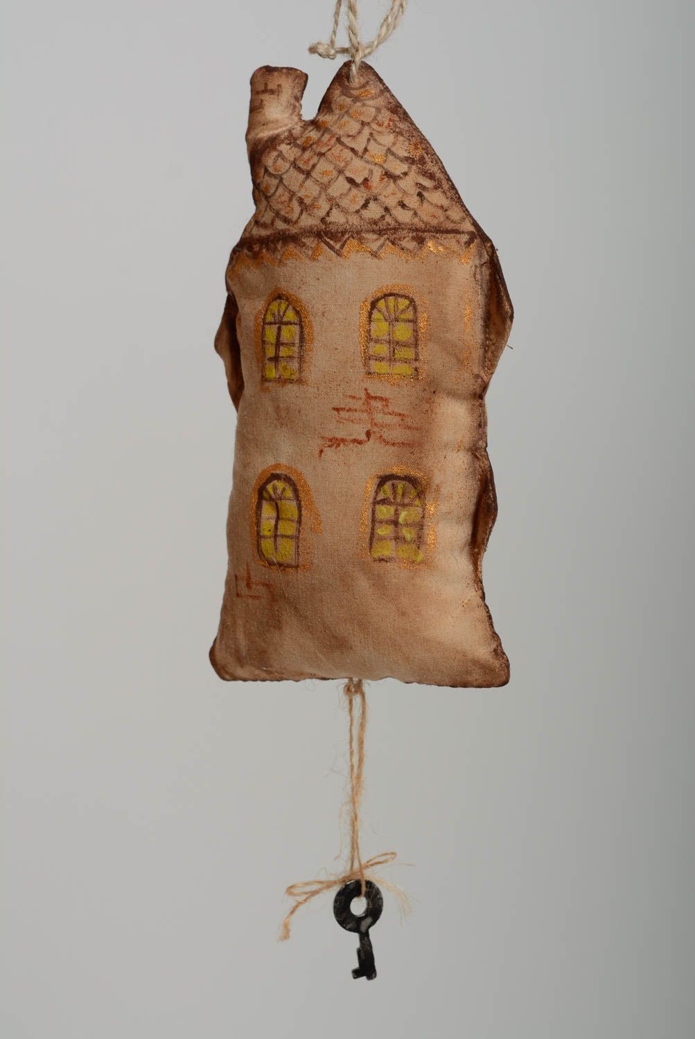 Dekorativer handmade Stoff Interieur Anhänger Haus aus Baumwolle mit Bemalung  foto 1