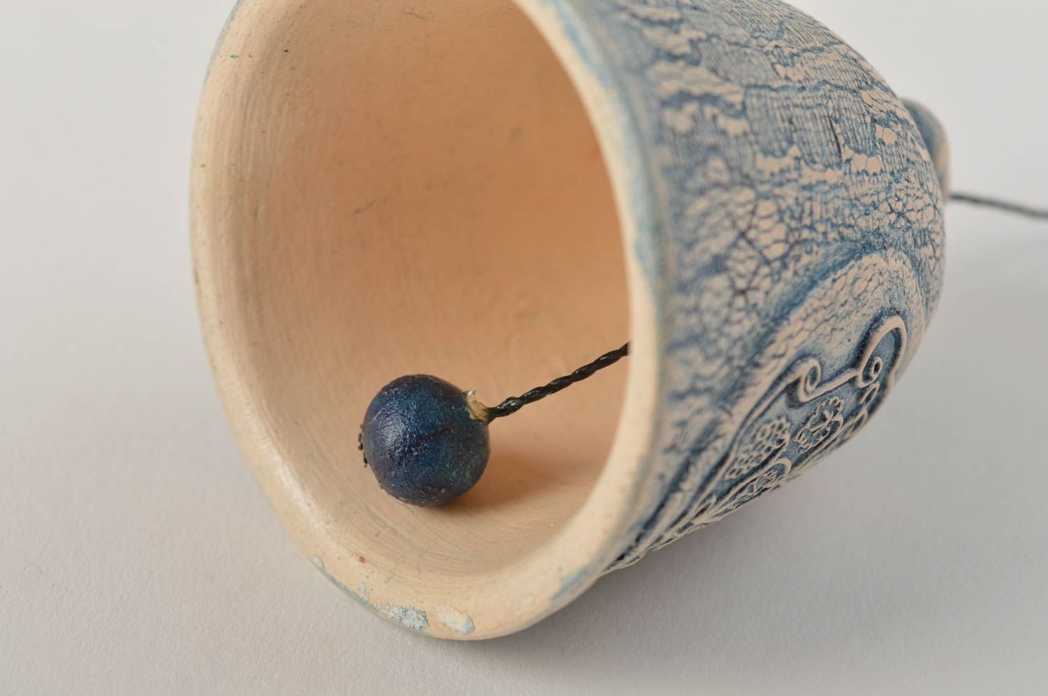 Колокольчик из глины ручной работы колокольчик сувенирный милый глиняный сувенир фото 3