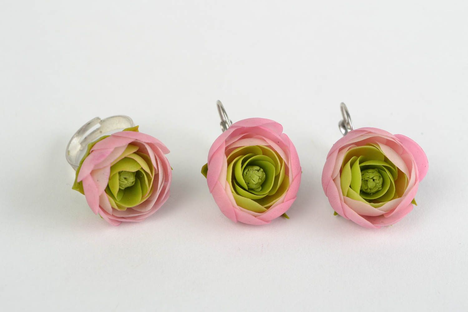 Porzellan Schmuck Set mit Ranunculus Blumen handmade Ohrringe und Ring foto 2